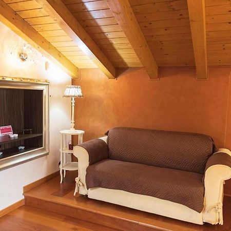 Апартаменты Il Sasso Bianco Bb Комерио Экстерьер фото